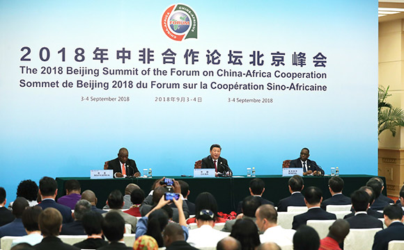 習(xí)近平同拉馬福薩、薩勒共同會見記者