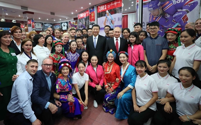 習近平和俄羅斯總統共同訪問&ldquo;海洋&rdquo;全俄兒童中心